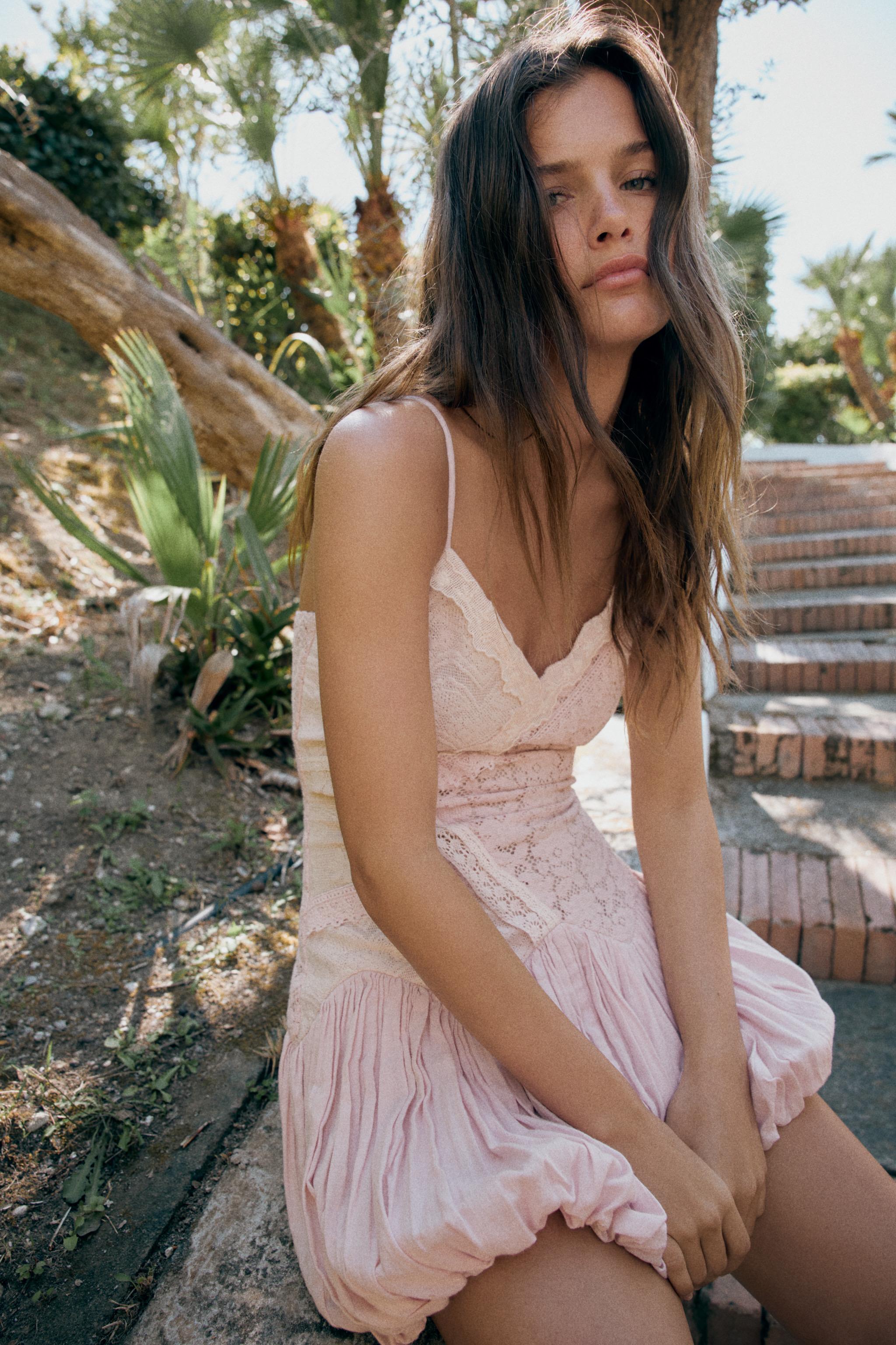 LACE BUBBLE HEM MINI DRESS